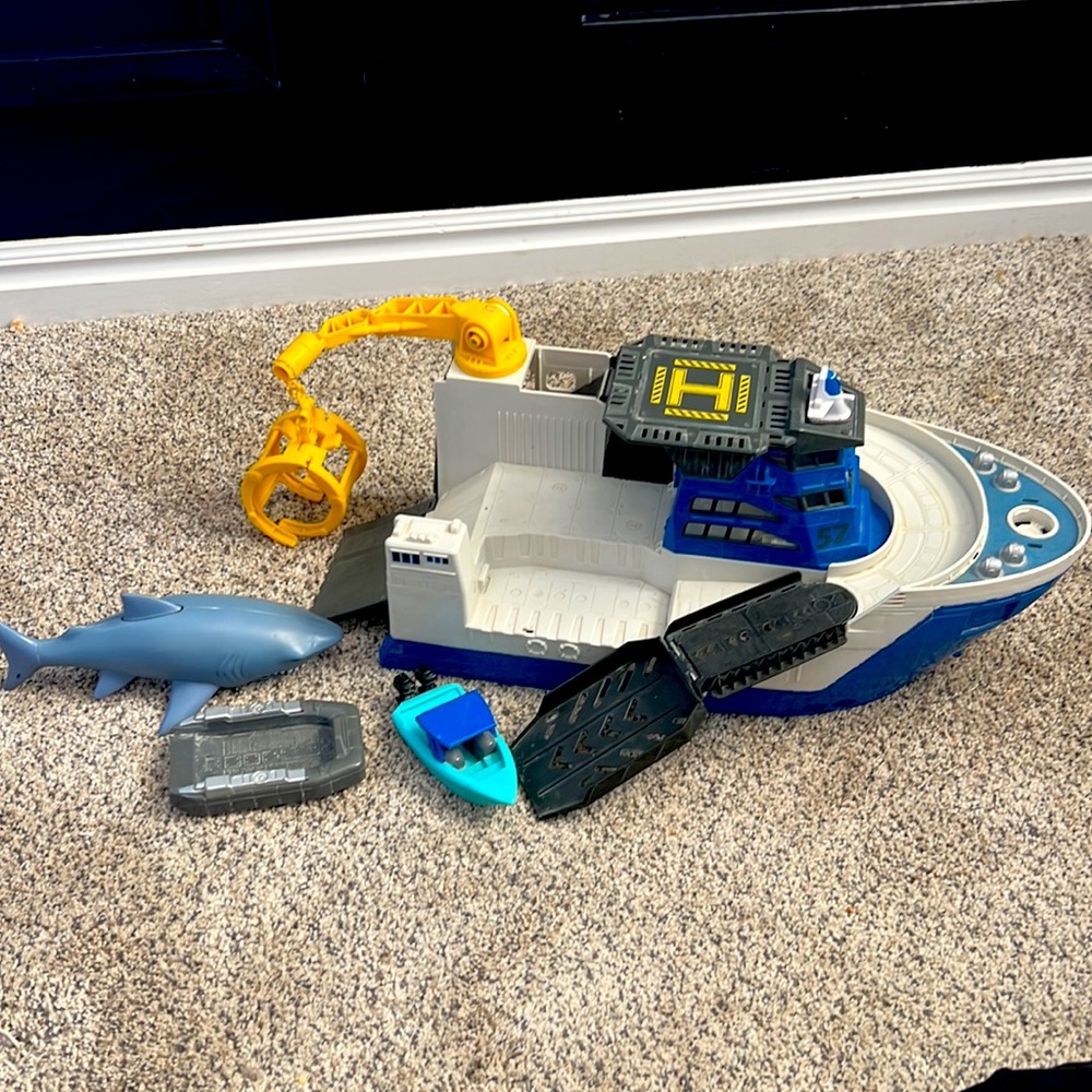 Matchbox Rig Shark Adventure - Picture 4 of 9